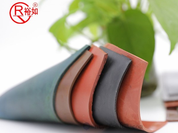 聚氨酯防水層出現(xiàn)鼓泡或小孔現(xiàn)象怎么辦？